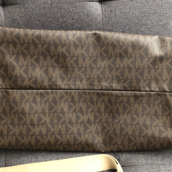 Michael Kors Duffle Bag - Picture 5 of 8